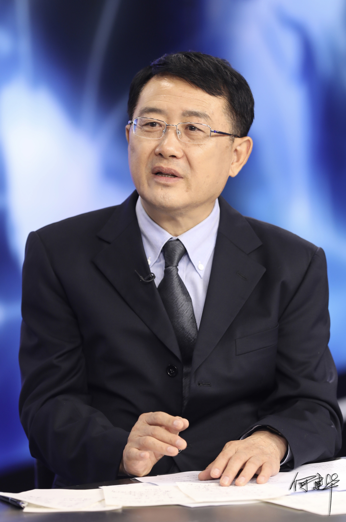 何建华