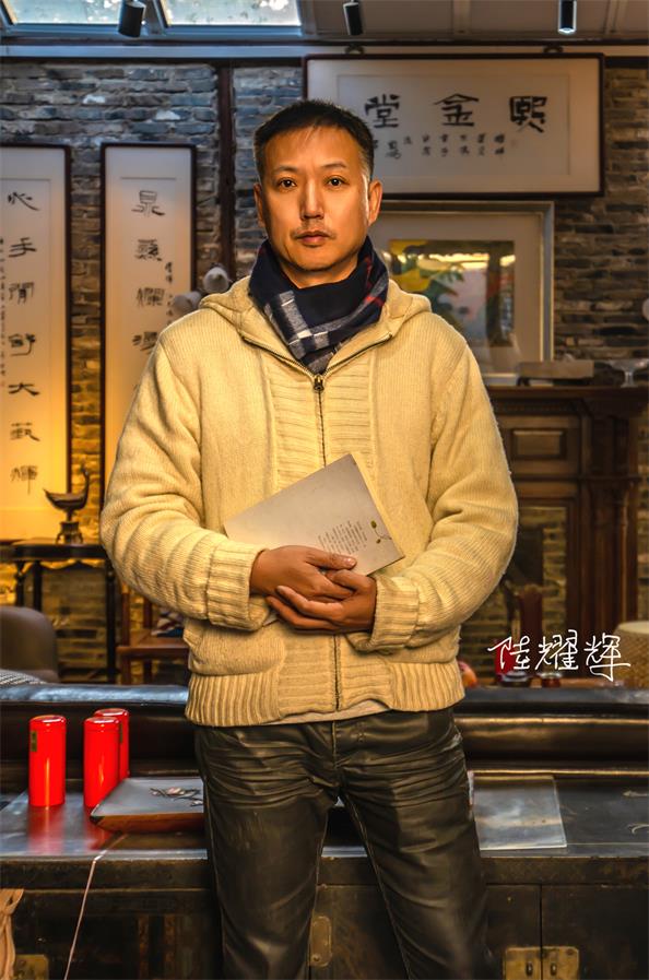 陆耀辉风采照