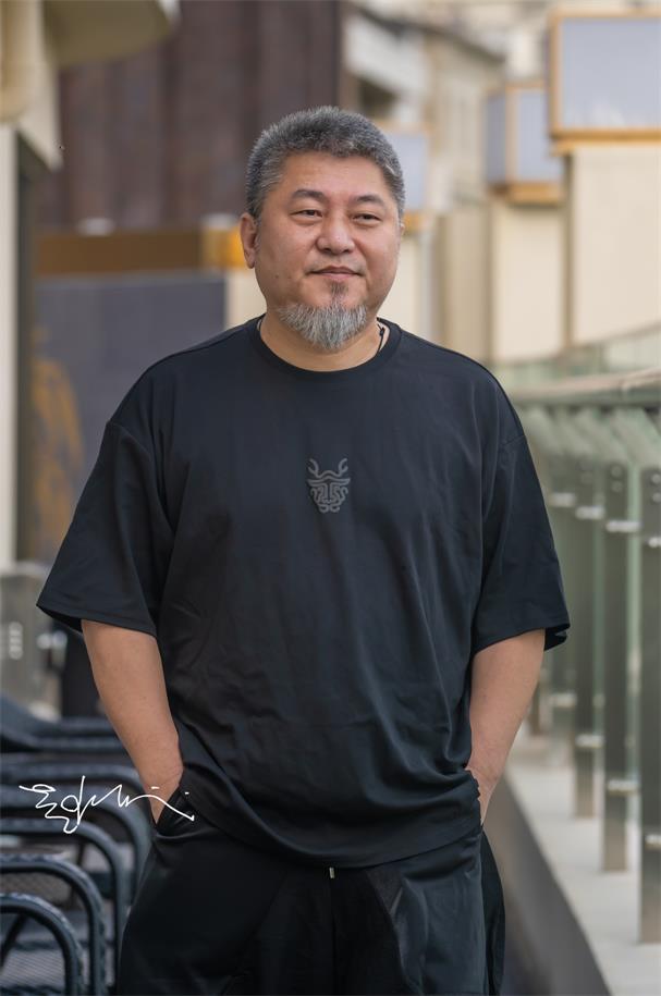 赵航风采照