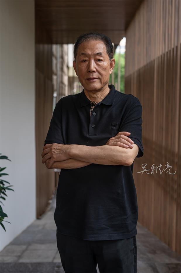 吴稚亮风采照